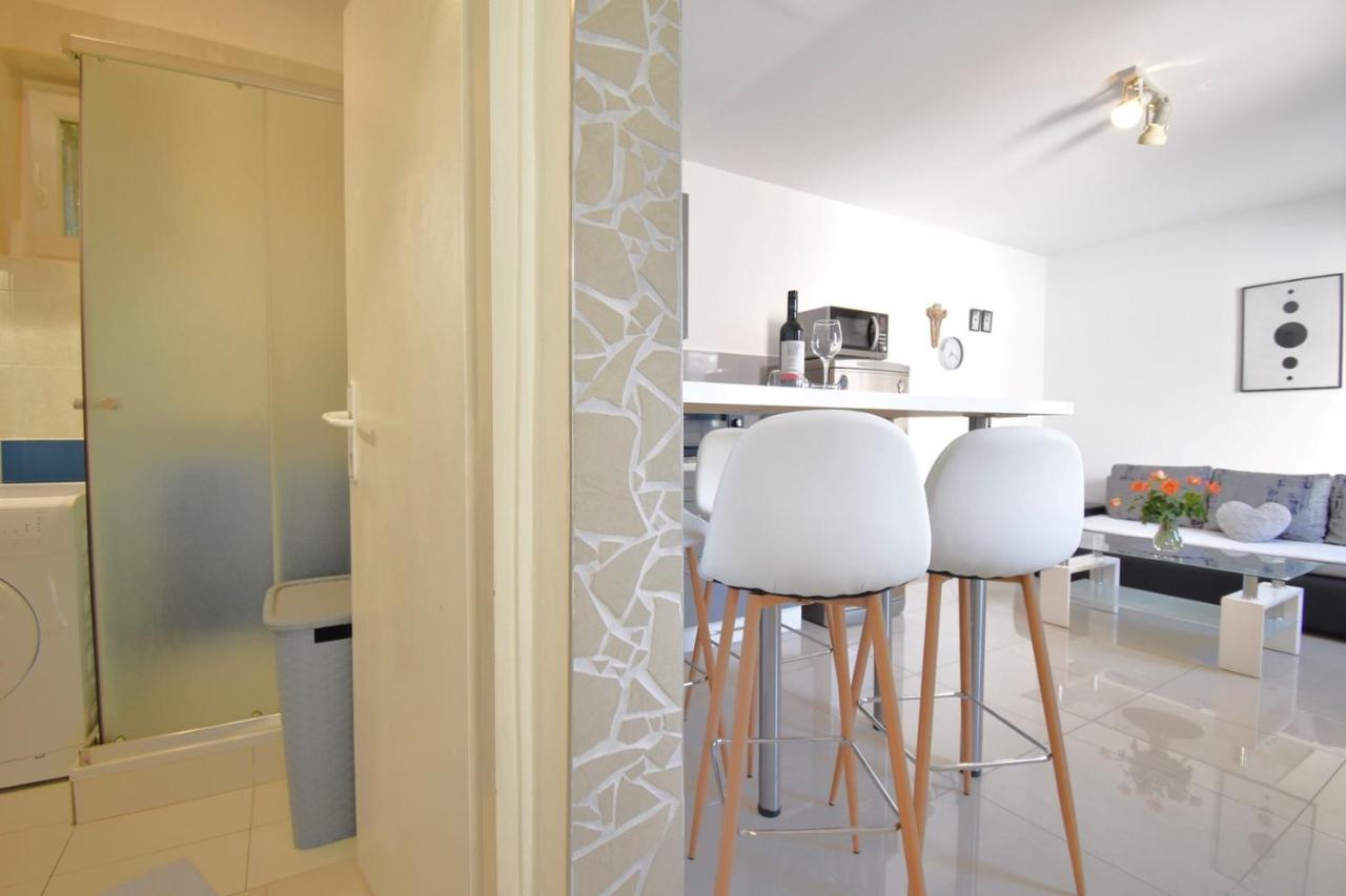 City Centre Apartment With Terrace 2 พูลา ภายนอก รูปภาพ