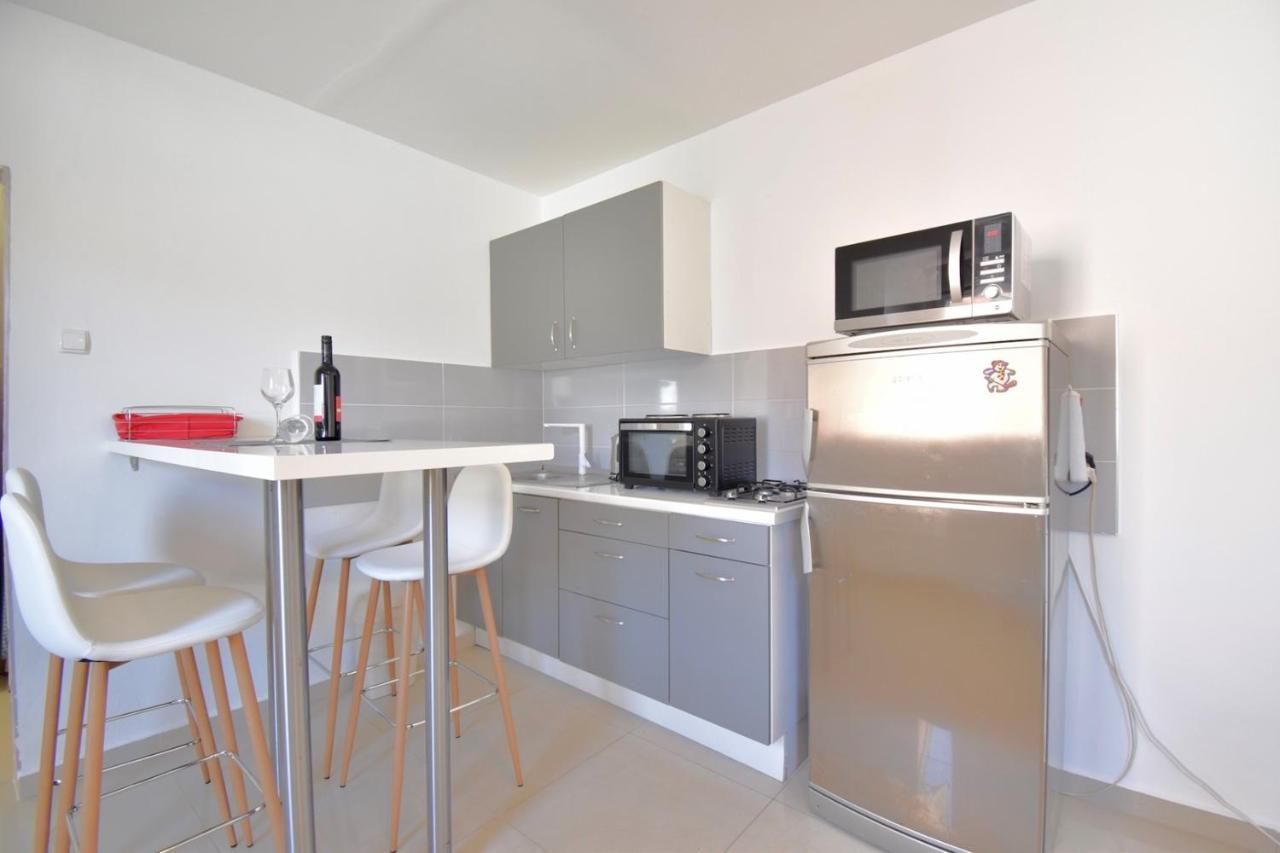 City Centre Apartment With Terrace 2 พูลา ภายนอก รูปภาพ
