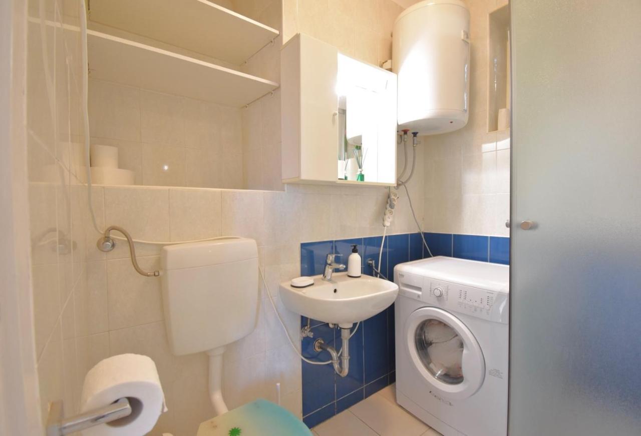 City Centre Apartment With Terrace 2 พูลา ภายนอก รูปภาพ