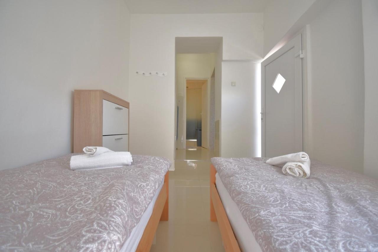 City Centre Apartment With Terrace 2 พูลา ภายนอก รูปภาพ