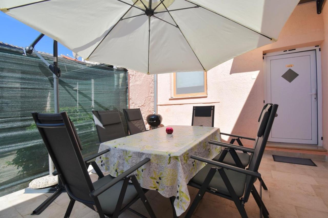 City Centre Apartment With Terrace 2 พูลา ภายนอก รูปภาพ