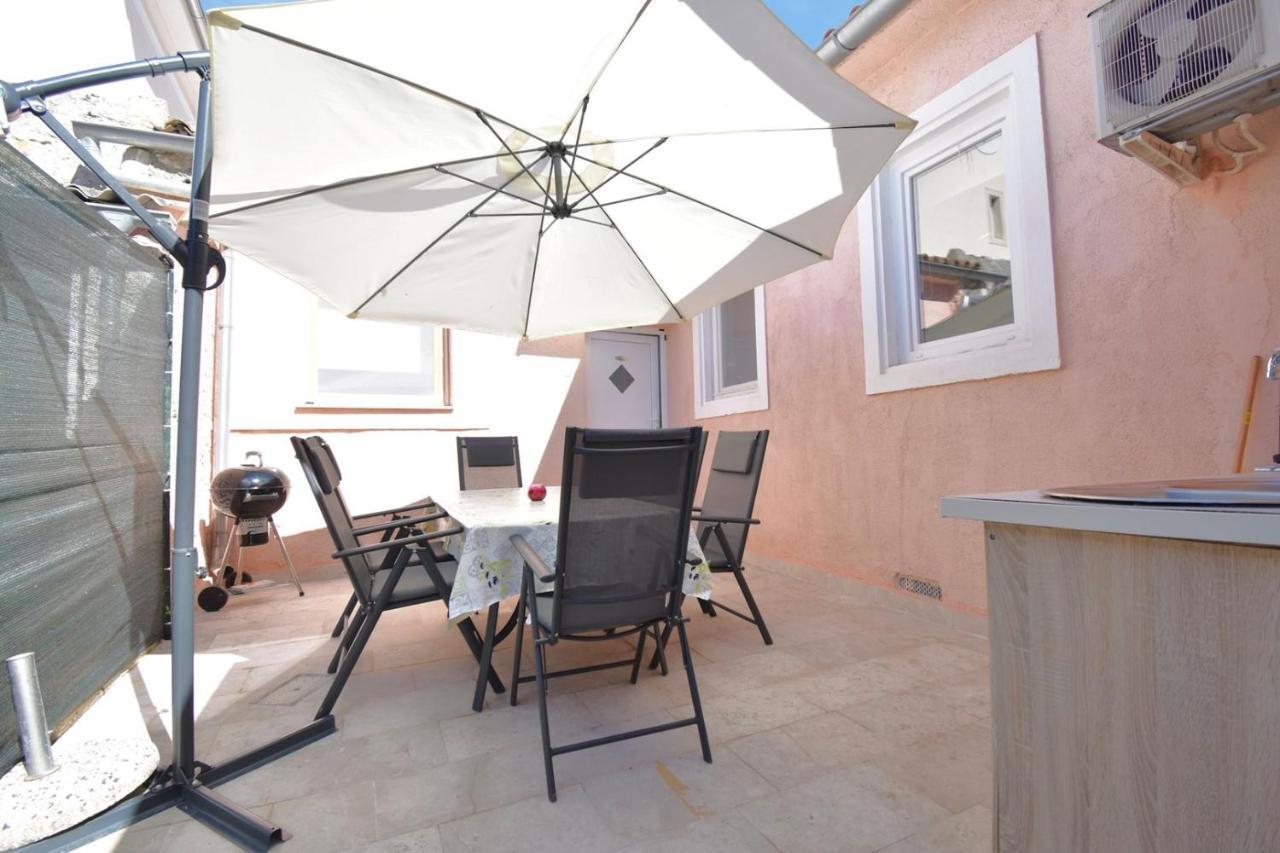 City Centre Apartment With Terrace 2 พูลา ภายนอก รูปภาพ