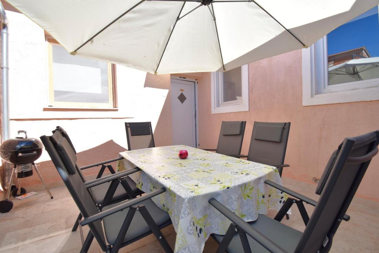 City Centre Apartment With Terrace 2 พูลา ภายนอก รูปภาพ